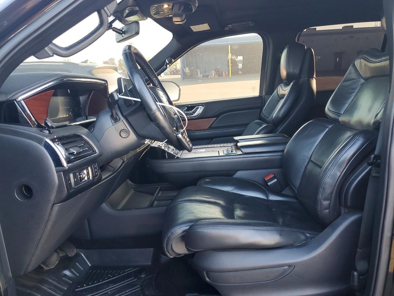 2022 Lincoln Navigator -- Photo 7