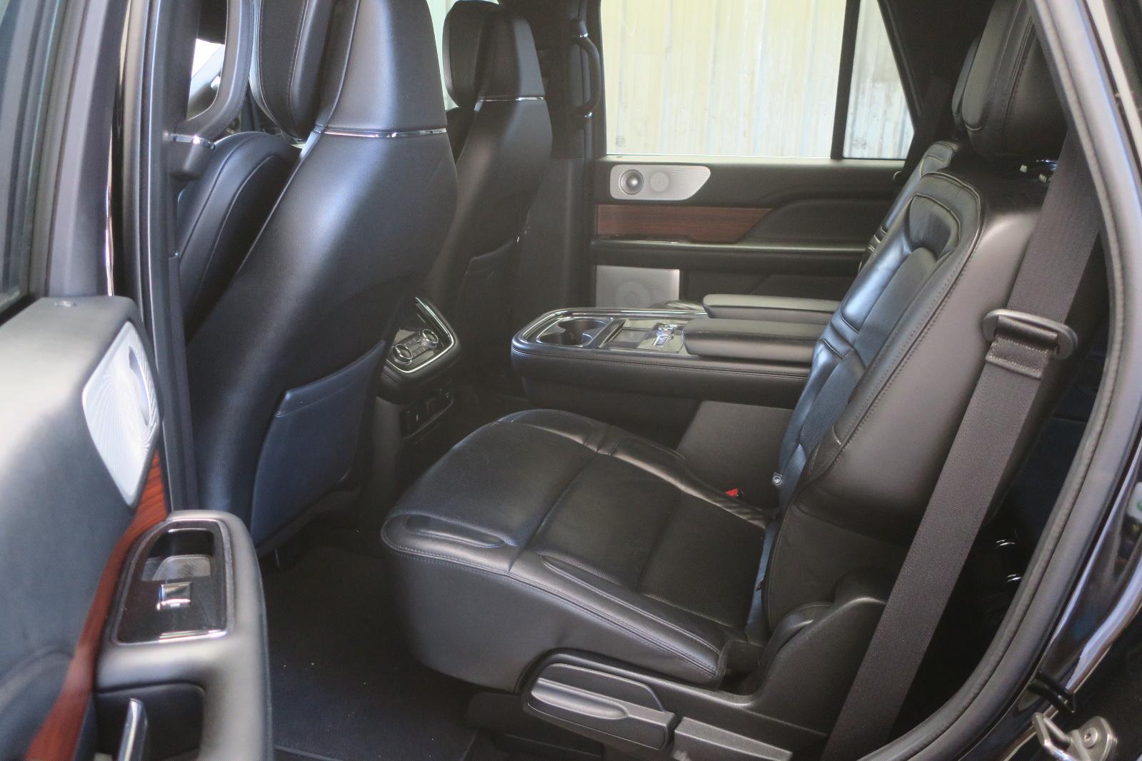 2018 Lincoln Navigator -- Photo 8