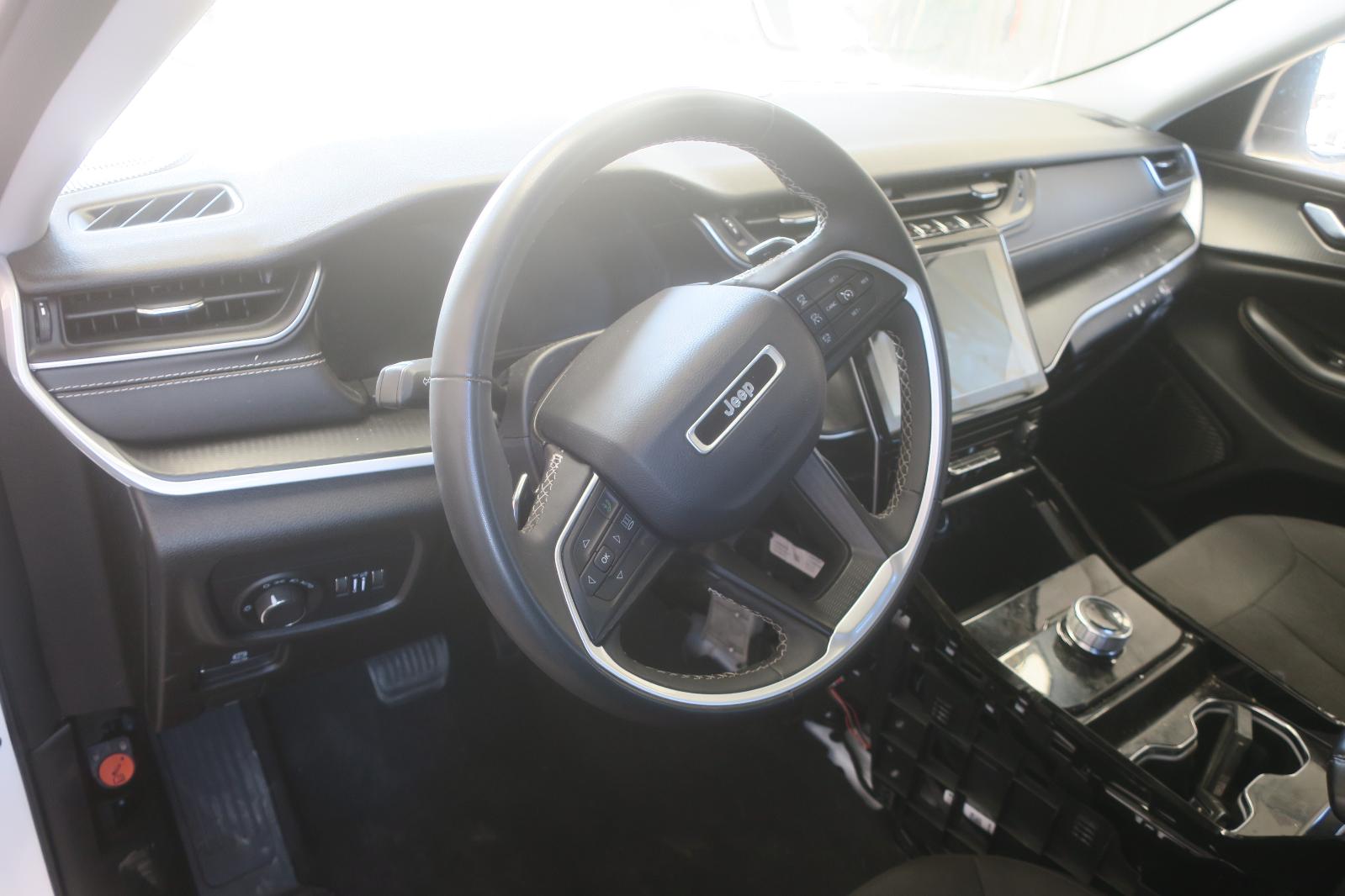 2023 Jeep Grand Cherokee -- Photo 6
